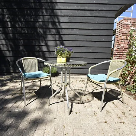 Apartment Apartment In Sint Maartensbrug With Garden