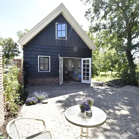 Apartament In With Garden *