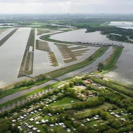 Pet-Friendly Apartment In Sint Maartensbrug Lägenhet