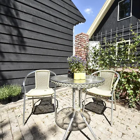 Pet-Friendly Apartment In Sint Maartensbrug Lägenhet *